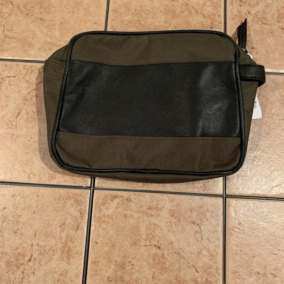 Bolongaro Trevor Round Wash Bag Khaki - Picture 4 of 7